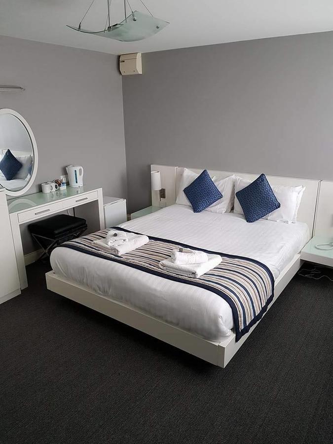 Riviera Hotel Уеймут Екстериор снимка