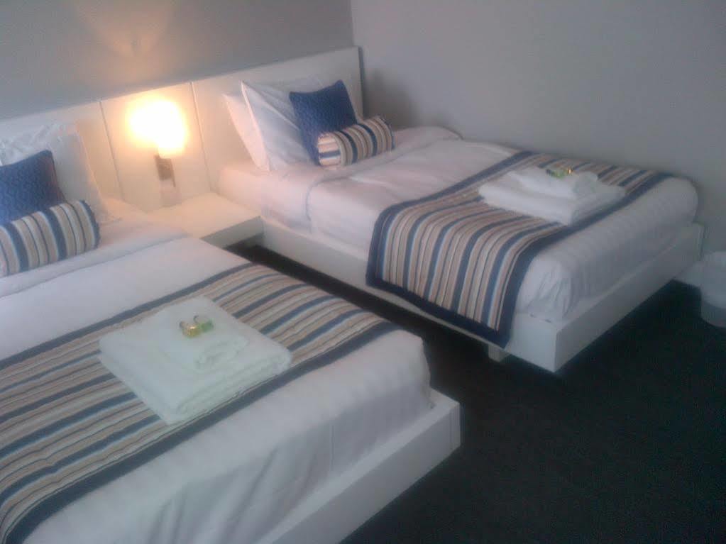 Riviera Hotel Уеймут Екстериор снимка