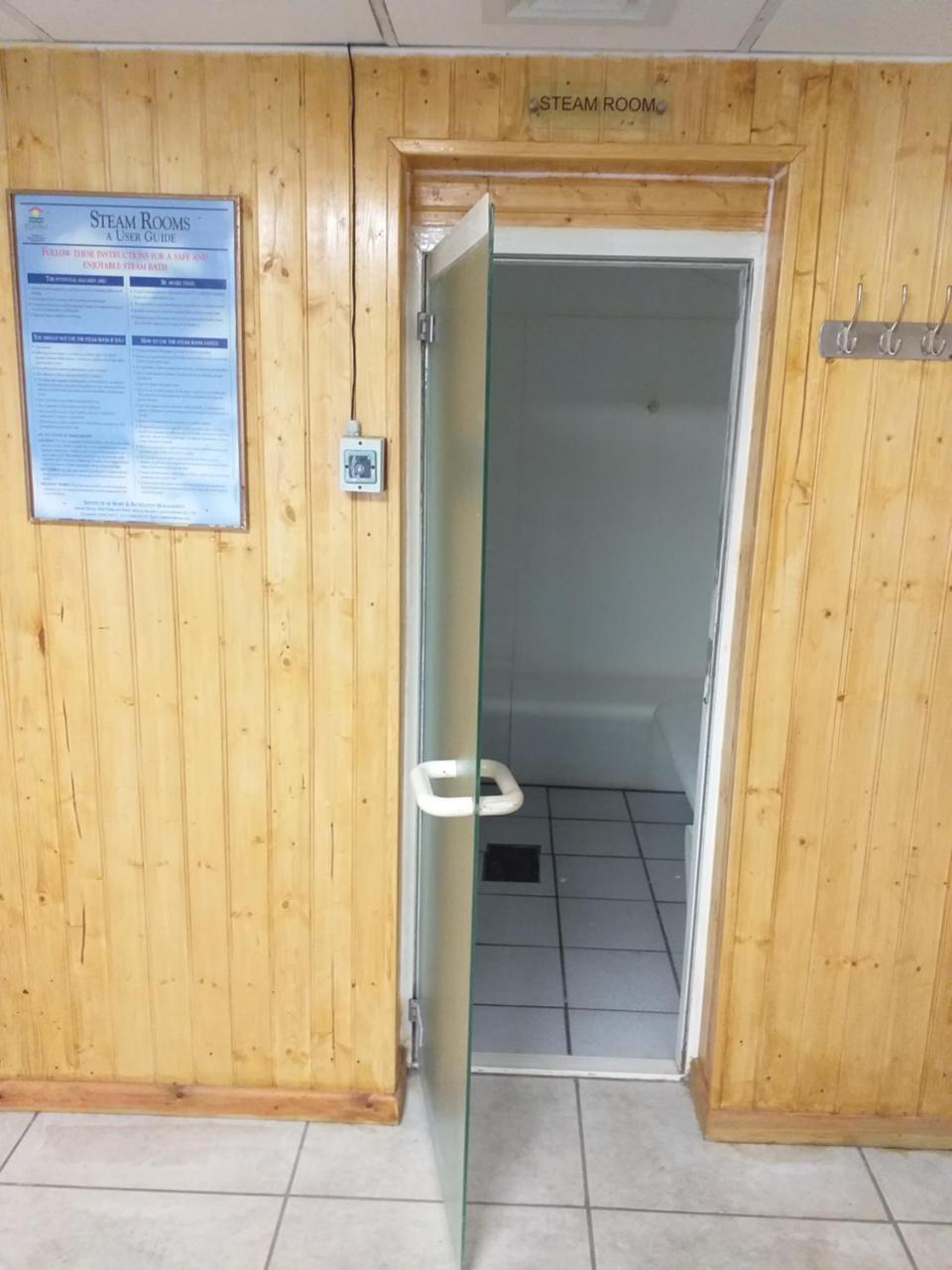 Riviera Hotel Уеймут Екстериор снимка