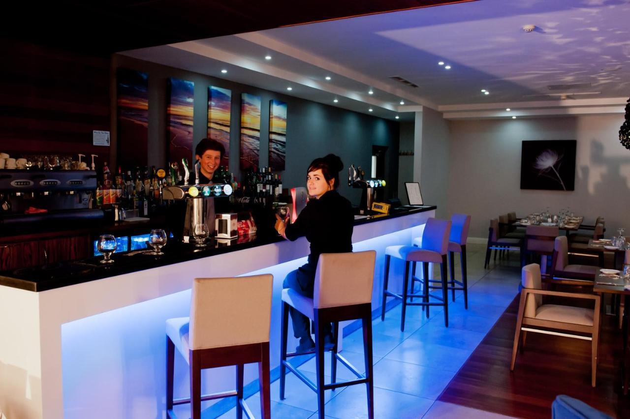 Riviera Hotel Уеймут Екстериор снимка